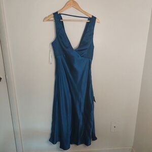 LULUS V-NECK DRESS WITH COWL NECK BACK SIZE M